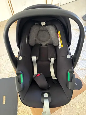 Maxi Cosí Black infant car seat / baby carrier - good condition. Suitable for Yoyo stroller