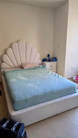 Elegant Velvet Shell-Design Double Bed (140 x 200 cm)