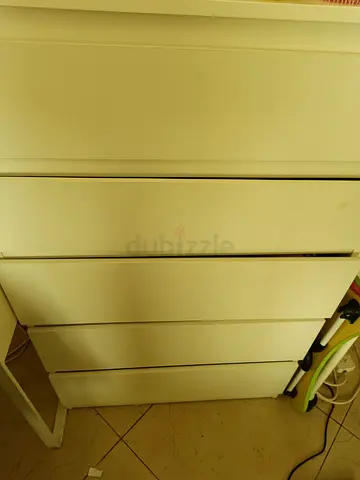 Chest of drawer