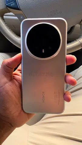 Used HONOR smartphone with large circular camera module - good condition