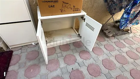 Cat and pet shelter + holder