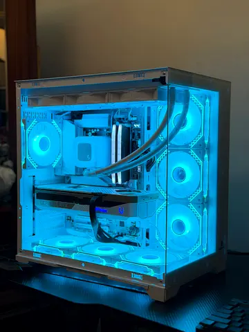 Rtx 5070 ti + ryzen 9800x3D full white gaming pc
