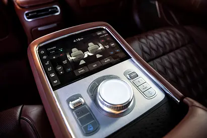 2023 Genesis G90 — фото 16
