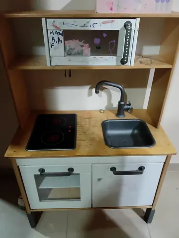 Kids cooking table