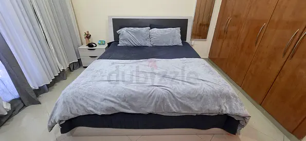 California King Frame with Headboard and Mattress - Good Condition 183 cm × 213 cm (1.83 m × 2.13 m)