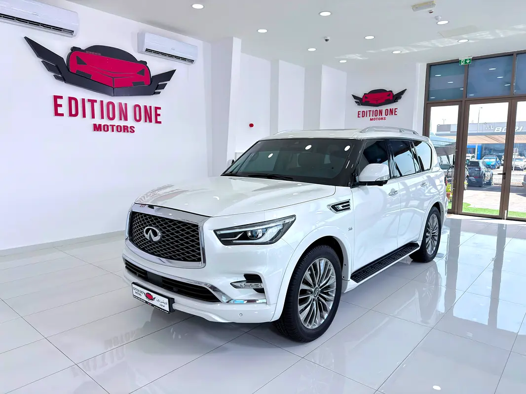 Infiniti QX80 2019 — photo 1 of 10
