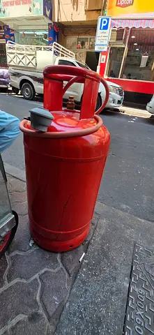 Full Red LPG Gas Cylinder (20kg) - Good Condition