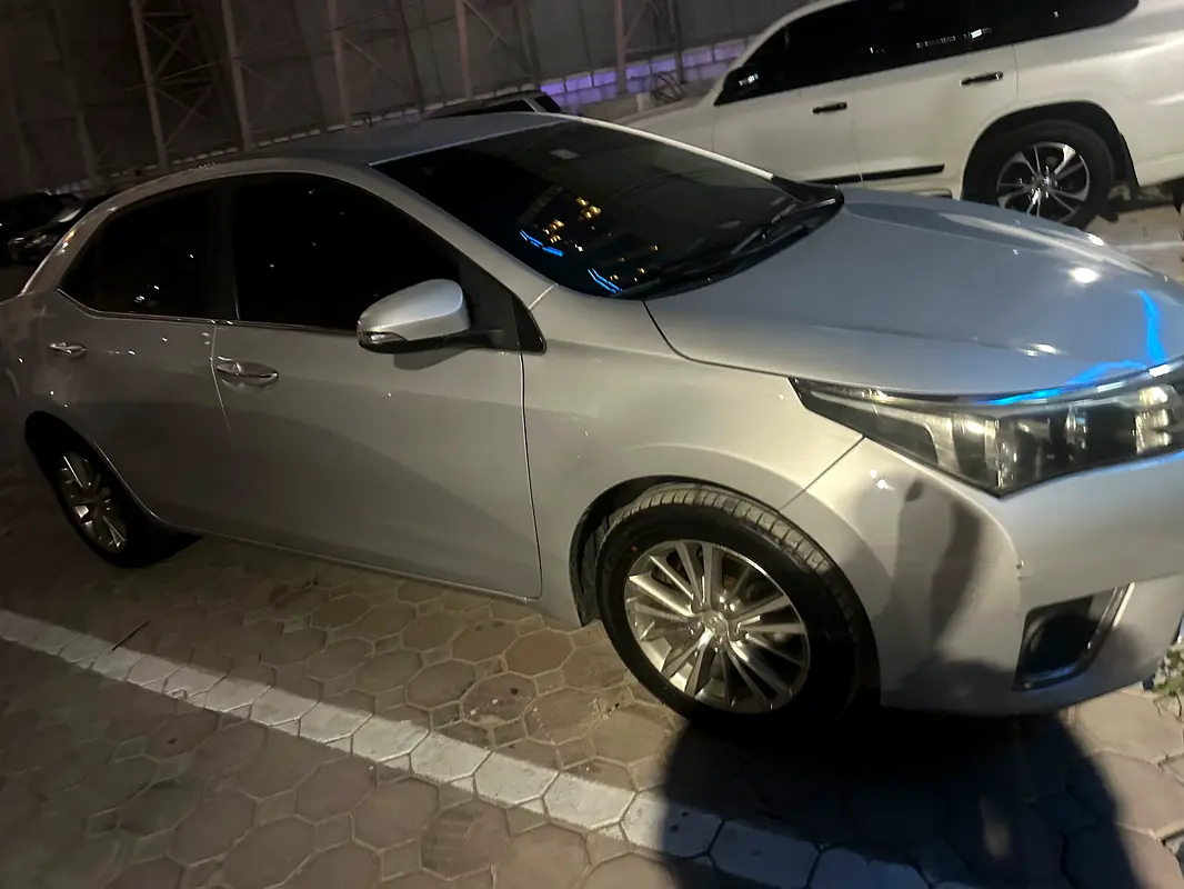 Toyota Corolla 2015 — photo 1 of 3