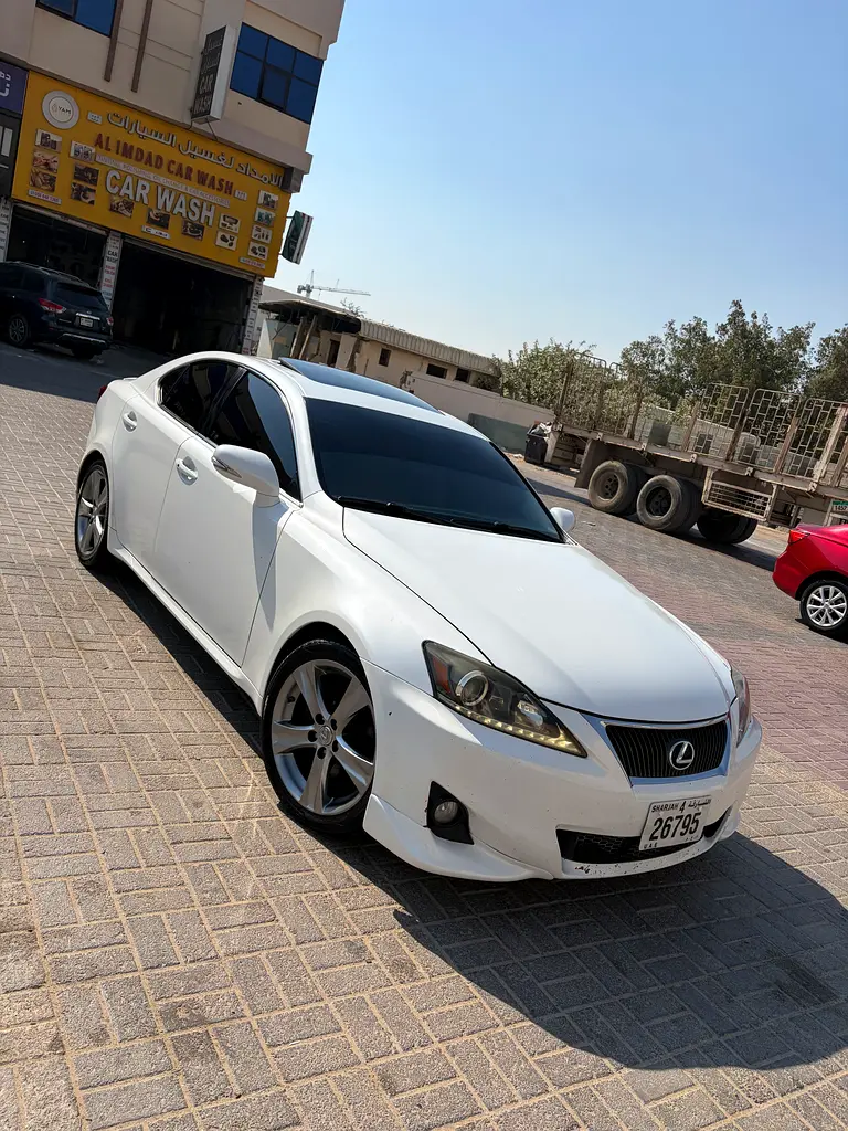Lexus IS-Series 2009 — photo 1 of 6