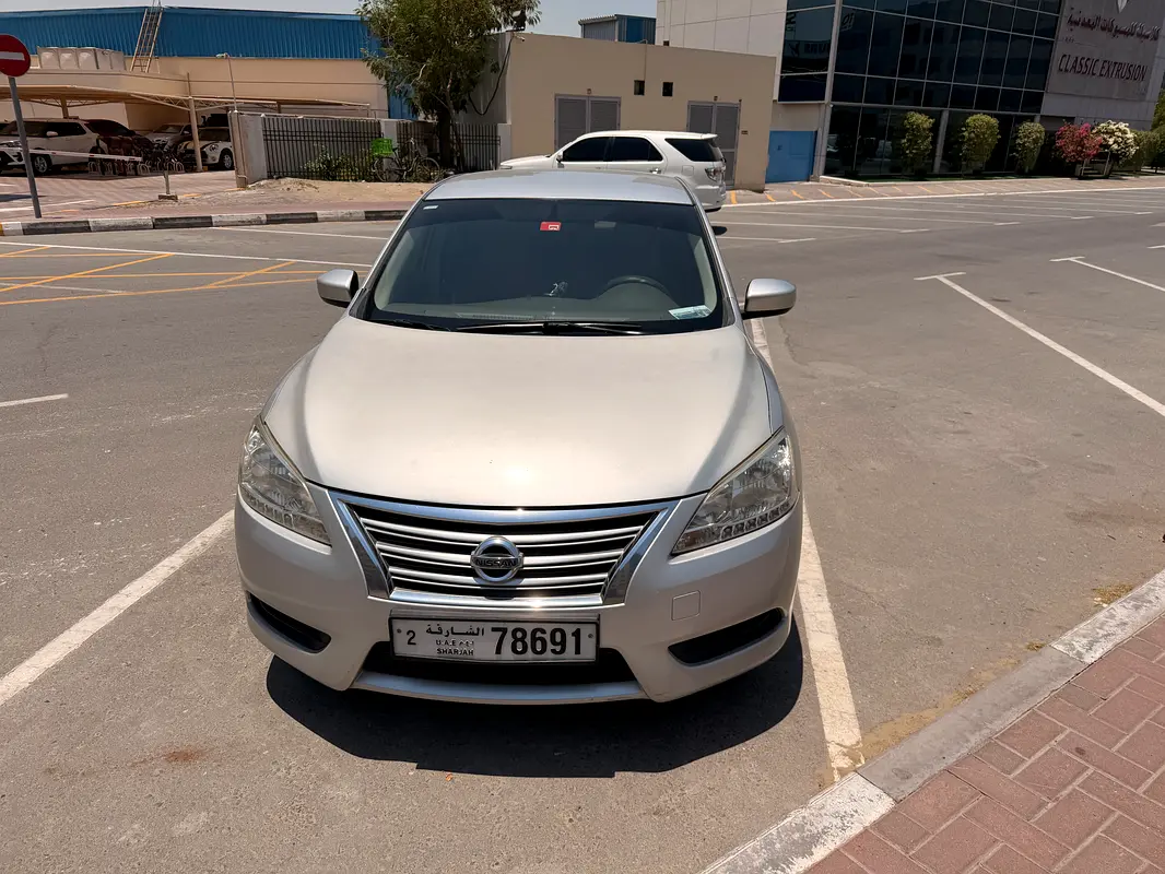 Nissan Sentra 2018 — photo 1 of 12