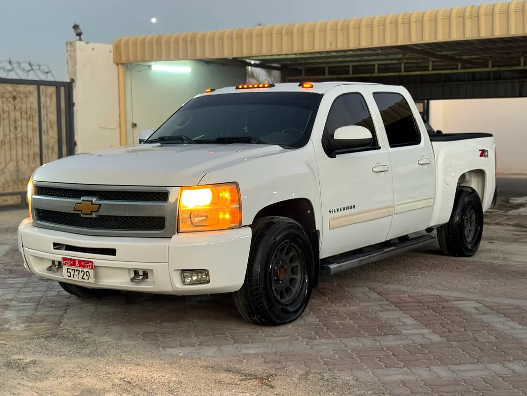 Chevrolet Silverado 1500 2011 — photo 1 of 9
