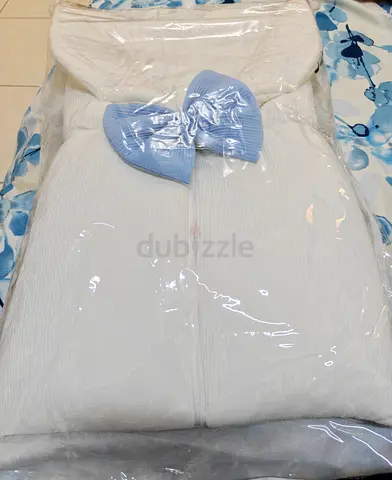 Soft padded baby swaddle/baby nest with bow - like new
