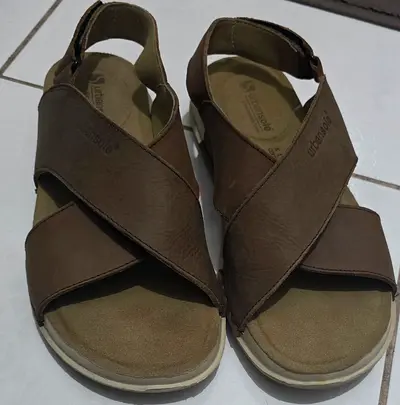 Brown mens leather-look cross-strap sandals, gently used