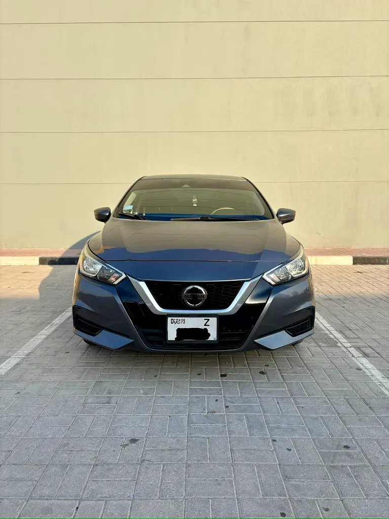 Nissan Versa 2020 — photo 1 of 12