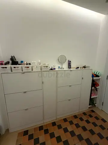 Shoe cabinet