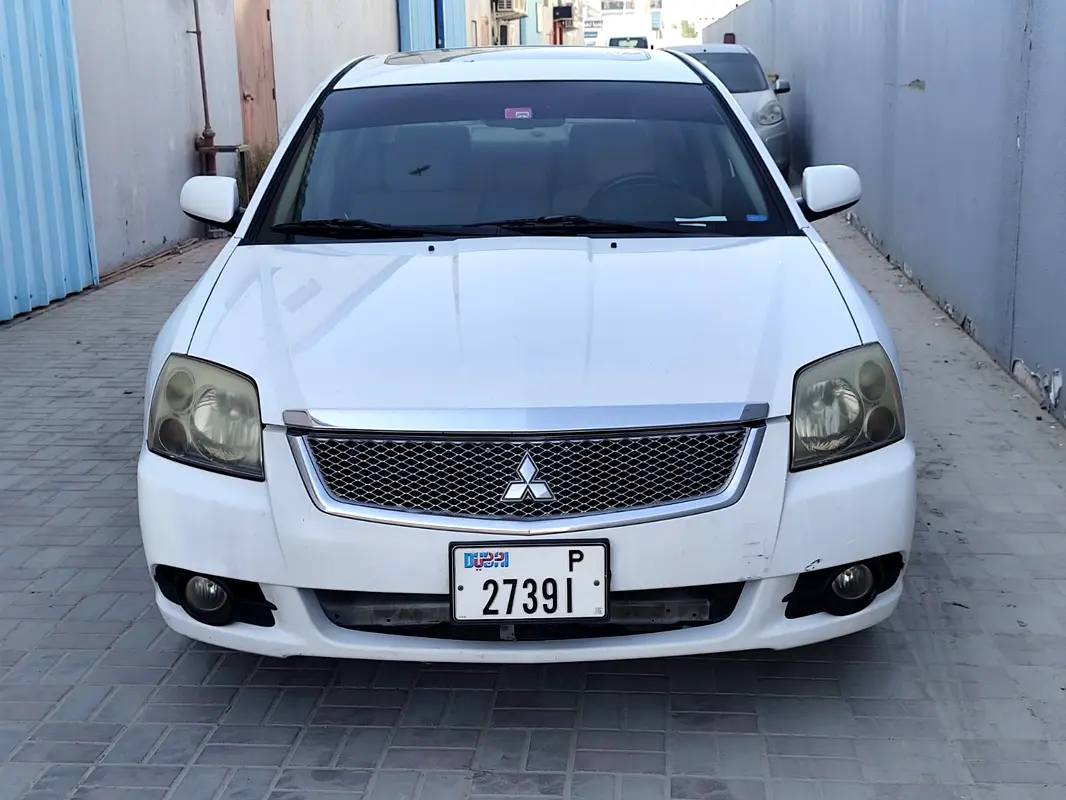 Mitsubishi Galant 2012 — photo 1 of 8