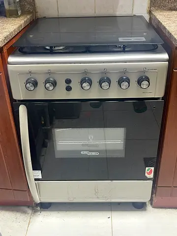Cooking Range with Oven in Excellent Condition