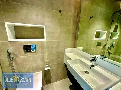CORNER UNIT— LOW PRICE— READY TO MOVE