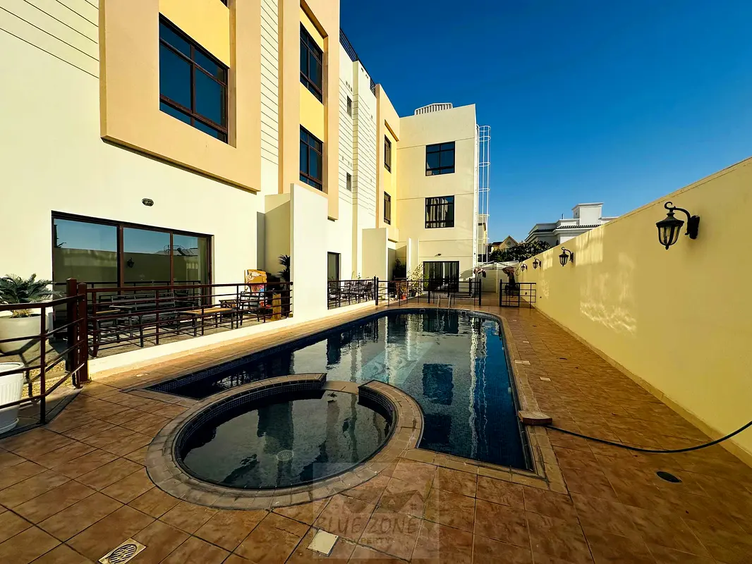 Covered parking / swimming pool / 5 Bhk maid / Awy from flight path