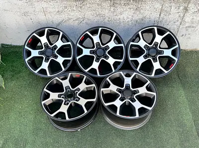 5x Original Jeep Rubicon 17” Rims