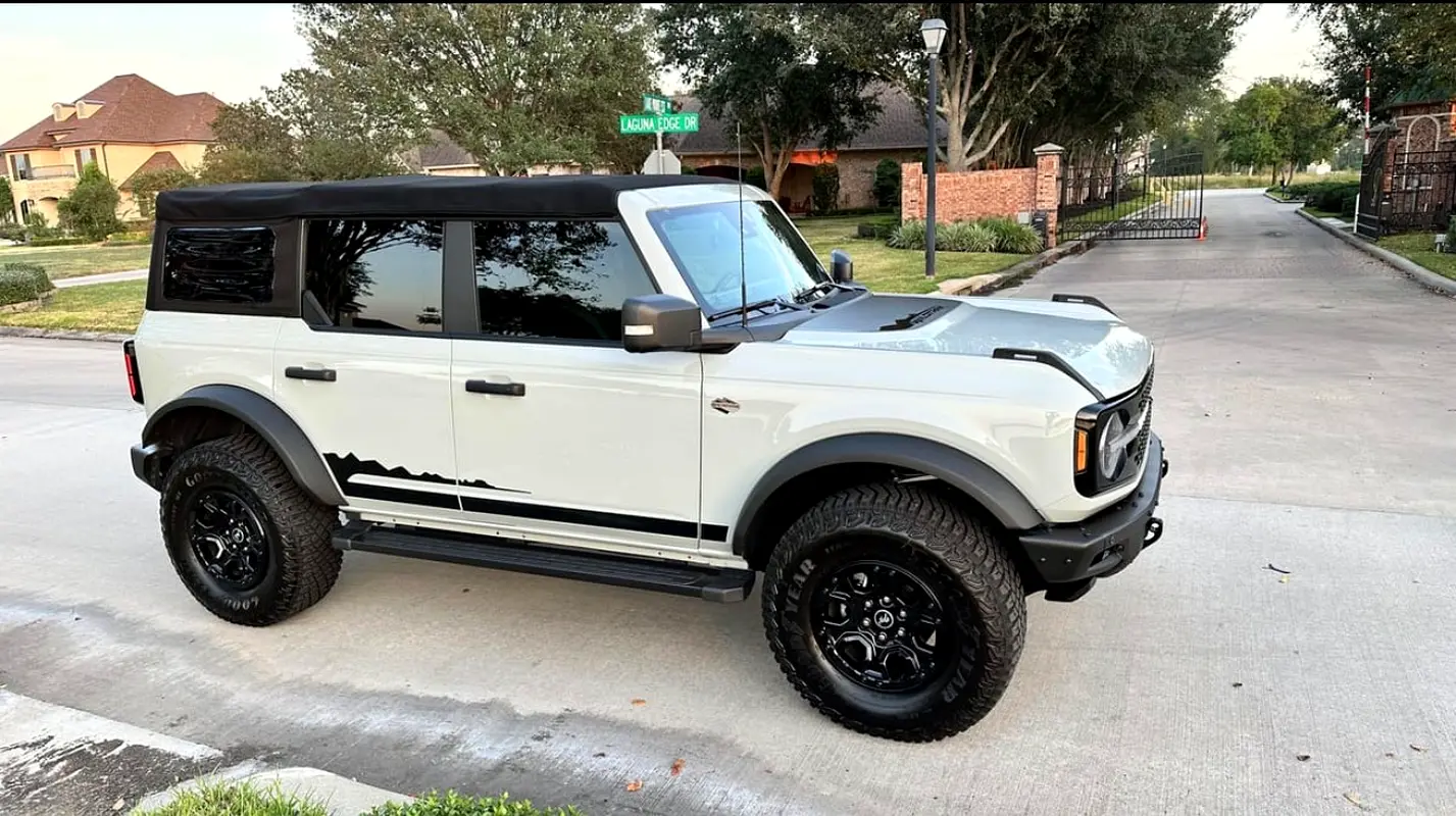 Ford Bronco 2022 — photo 1 of 14