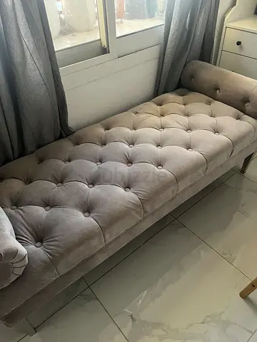 Tufted Velvet Chaise Lounge in Grey