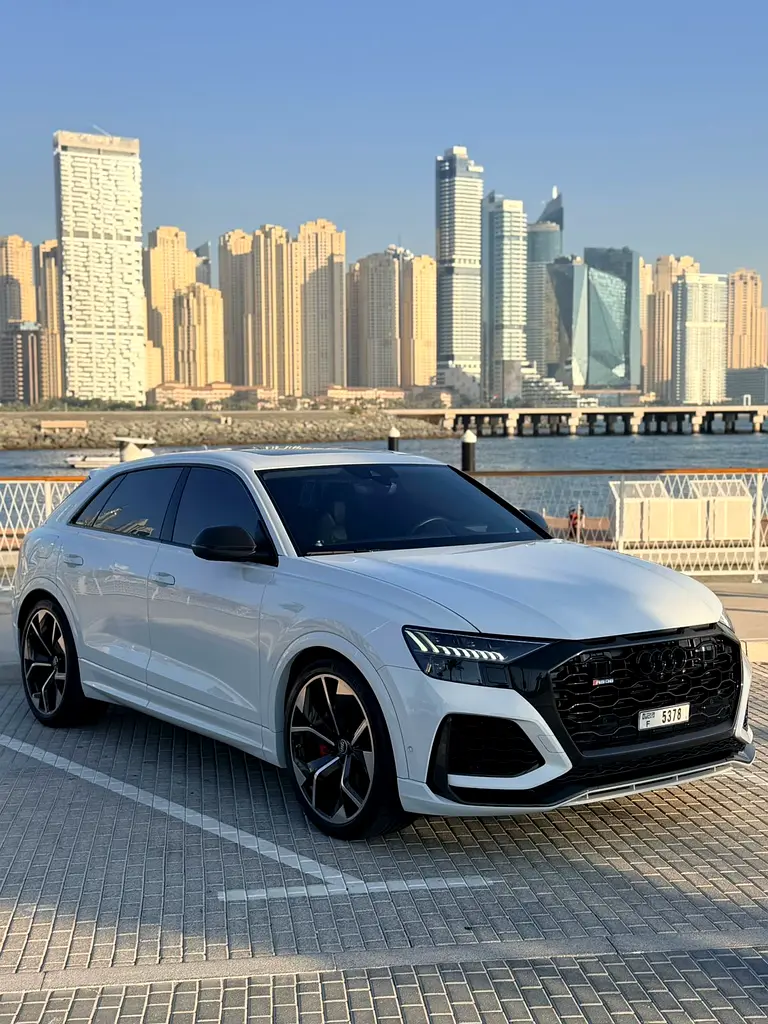 Audi RS Q8 2020 — photo 1 of 11