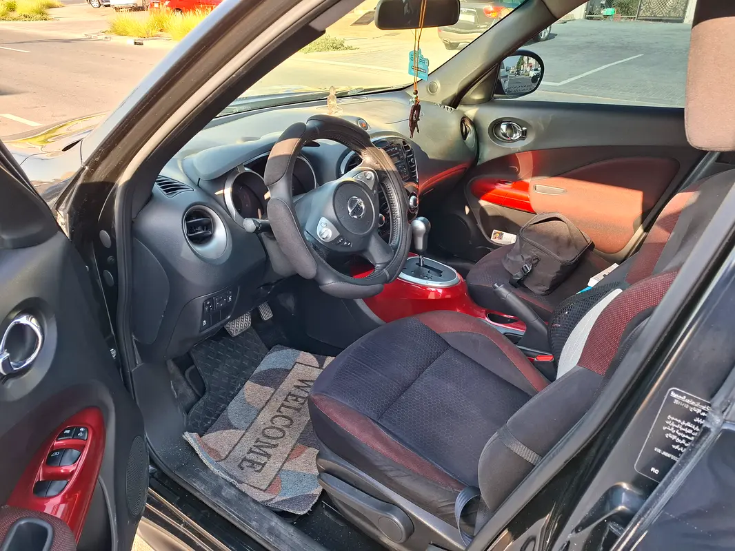 Nissan Juke 2012 — photo 1 of 4