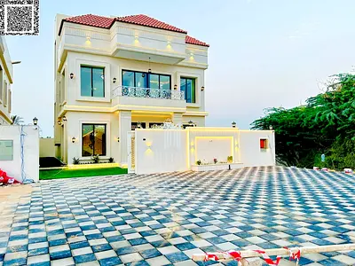 Devenez propriétaire de la villa de vos rêves, au design classique et aux finitions haut de gamme, idéalement située sur la rue principale.