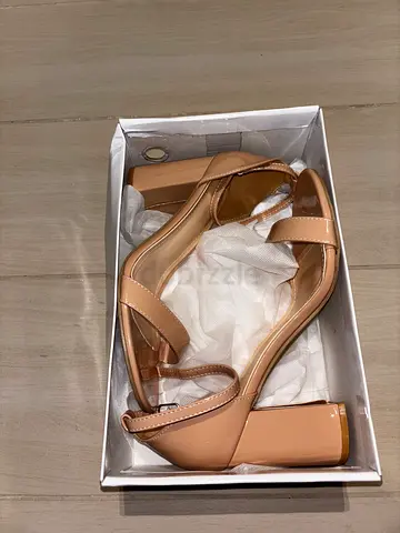 Nude patent leather square-heeled sandals - size 40, never worn