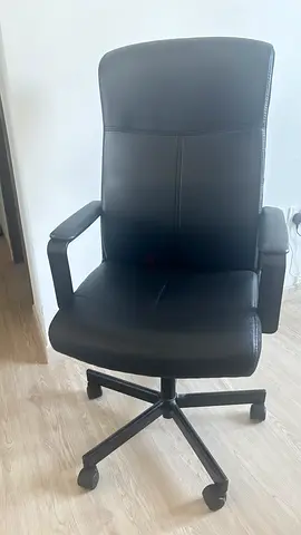 Black ergonomic ikea office chair - good condition