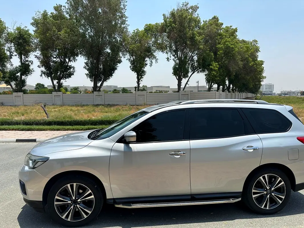 Nissan Pathfinder 2018 — photo 1 of 6