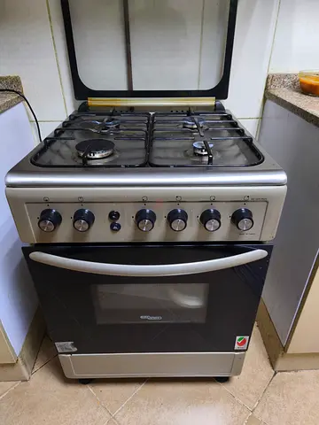 Used freestanding gas cooker with oven - good working condition