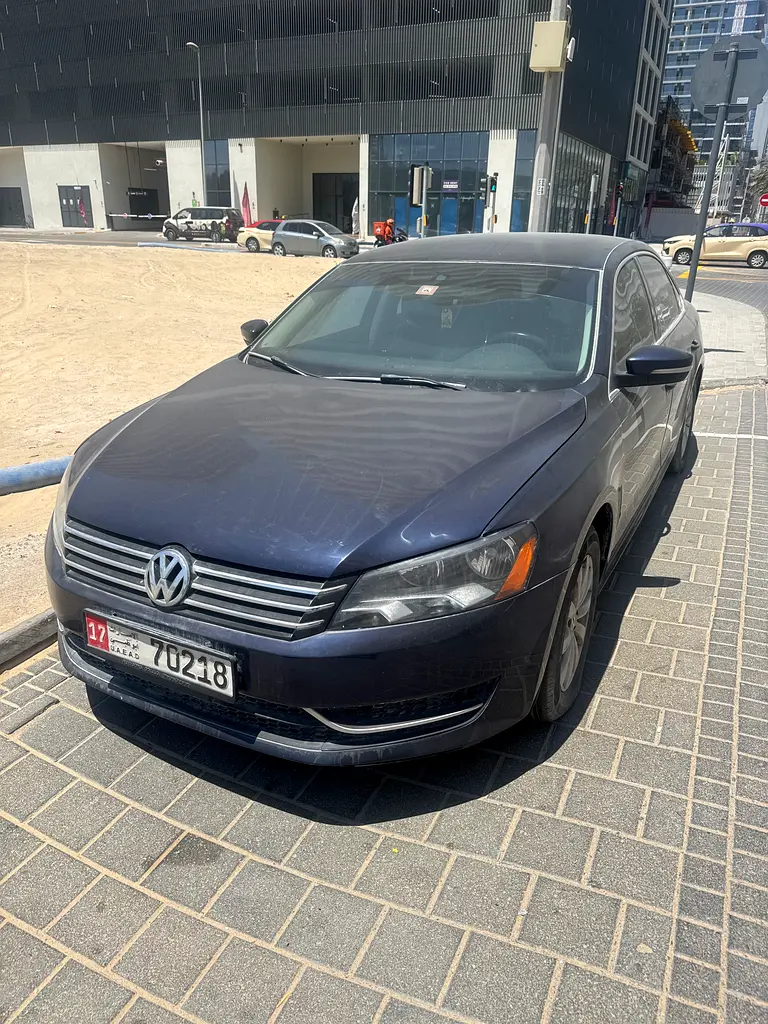 Volkswagen Passat 2015 — photo 1 of 5
