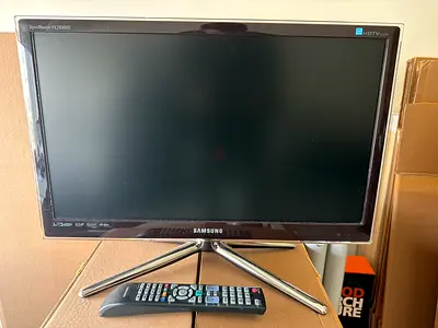Samsung 24-inch LED LCD TV/Monitor with Remote - Good Working Condition