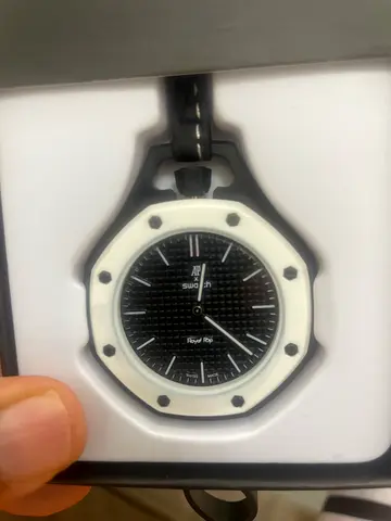 Royal Pop Clip-on Pocket/Carabiner Watch with Black Dial and White Bezel