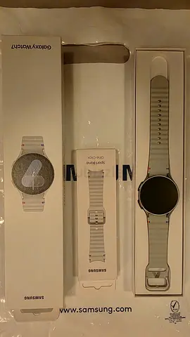 Samsung Galaxy Watch 7 New Bluetooth 44mm + 20mm Band + Earbuds
