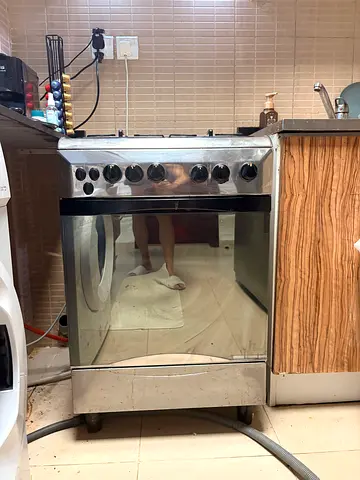 Used freestanding gas cooker with oven - good working condition