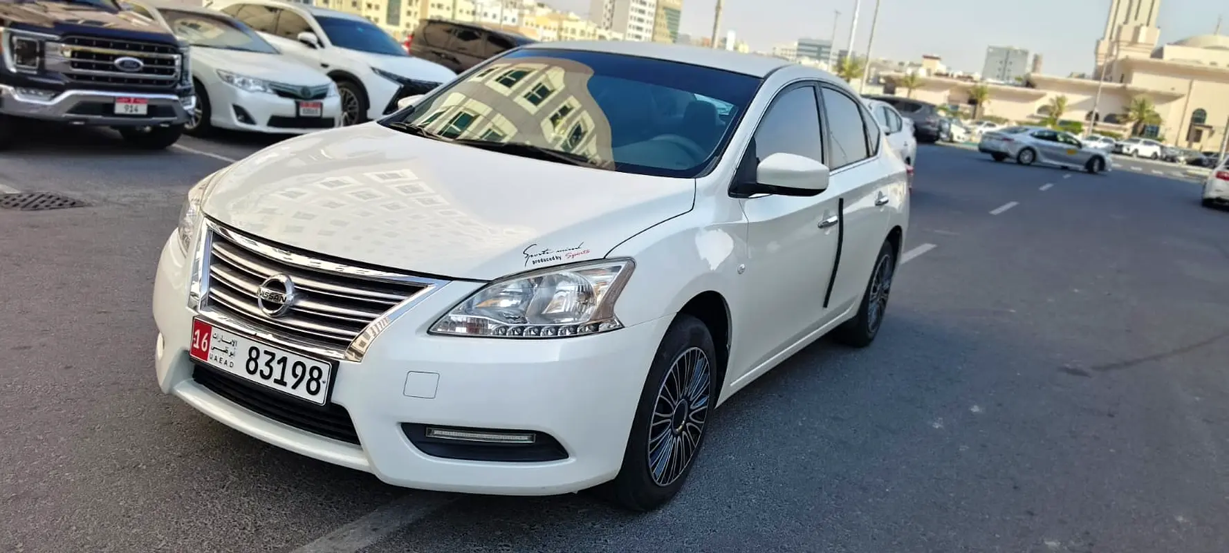 Nissan Sentra 2019 — photo 1 of 15