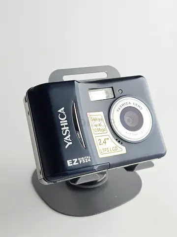 Yashica EZ Digital F524 CCD Camera