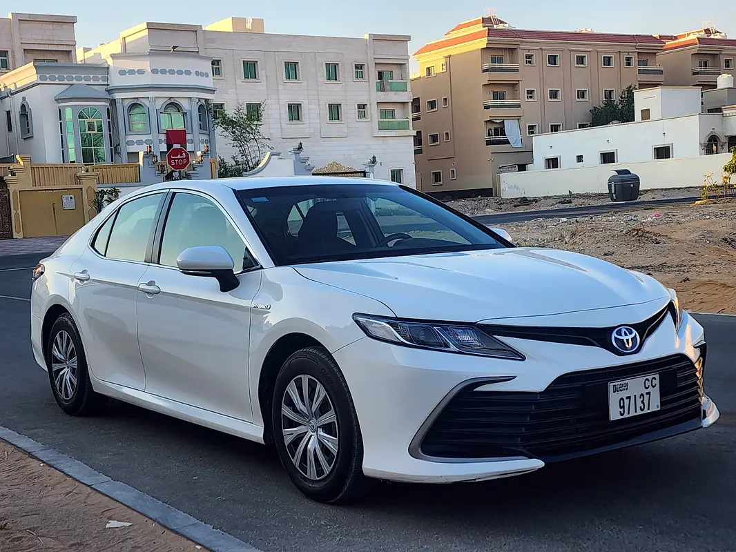 Toyota Camry 2024 — photo 1 of 9