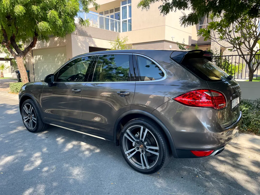 Porsche Cayenne 2014 — photo 1 of 7