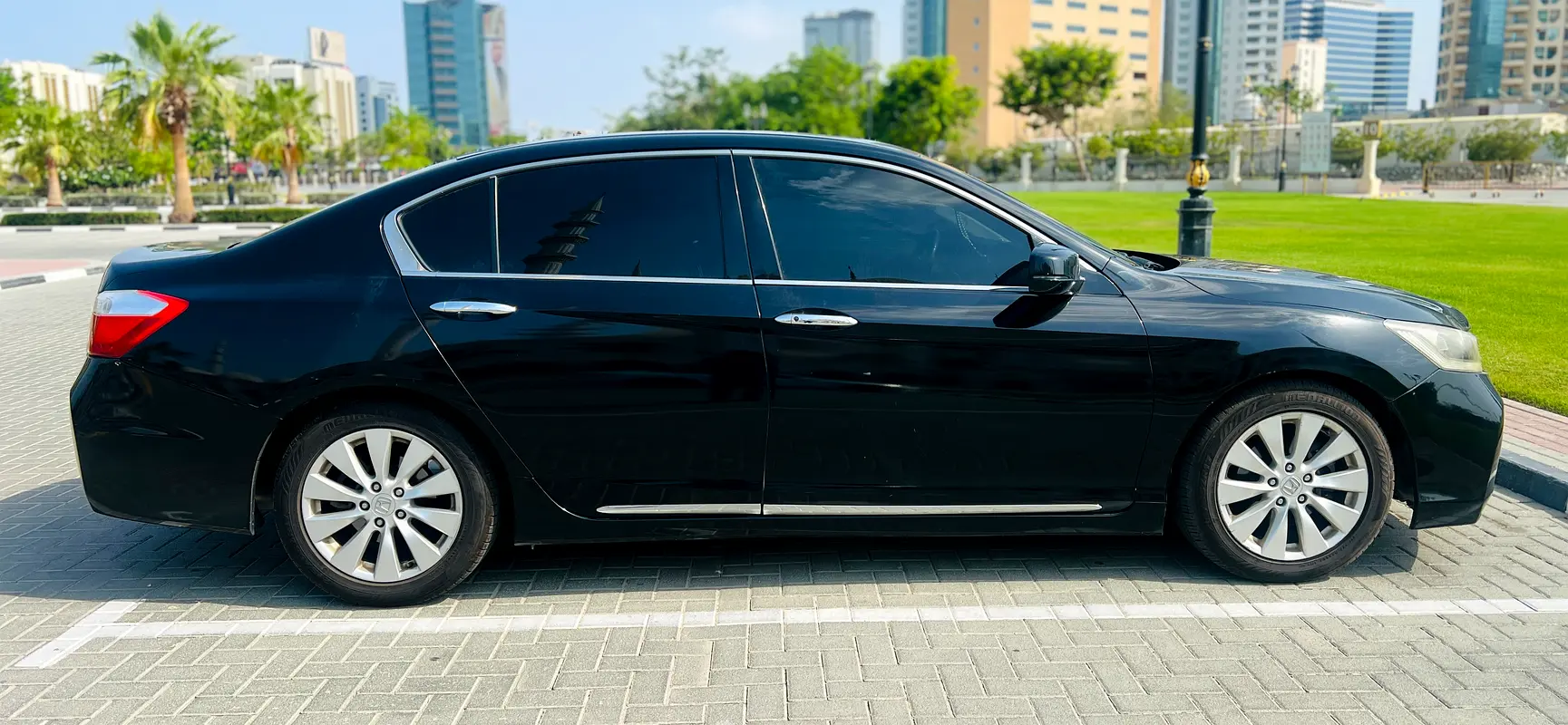 Honda Accord 2015 — photo 1 of 7