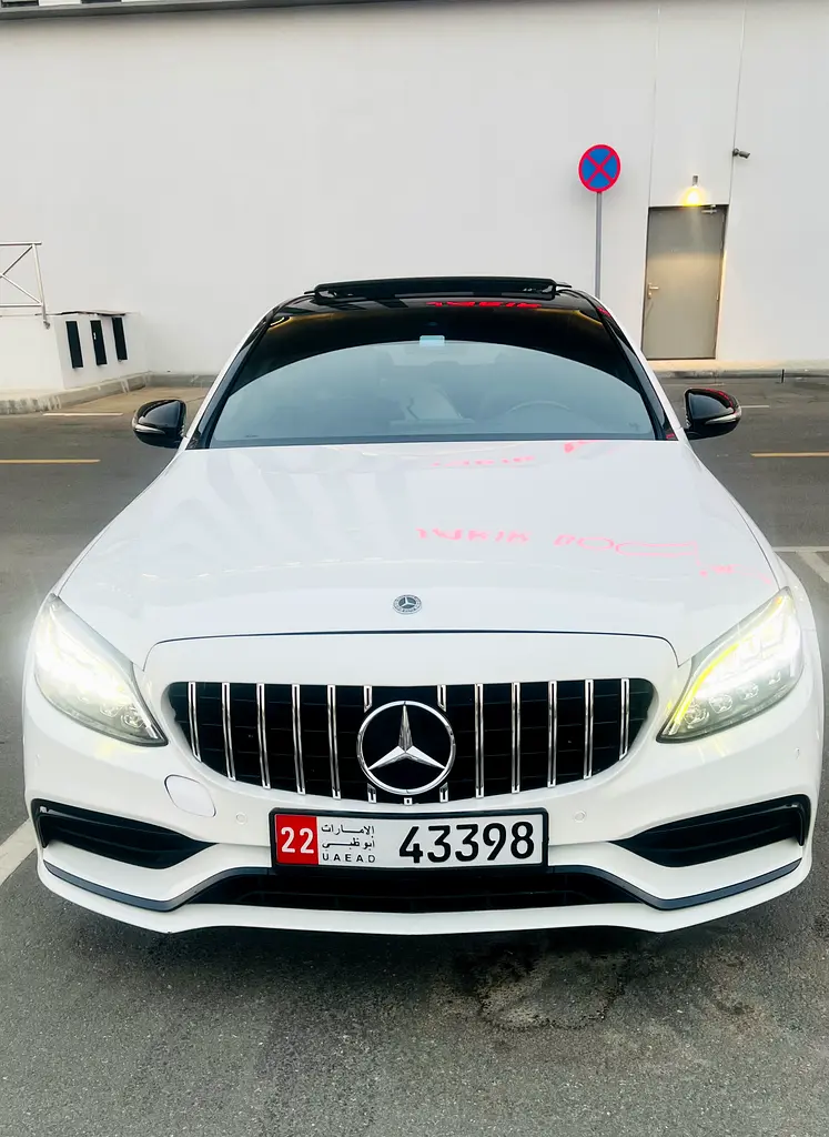 Mercedes-Benz C-Class 2019 — photo 1 of 9