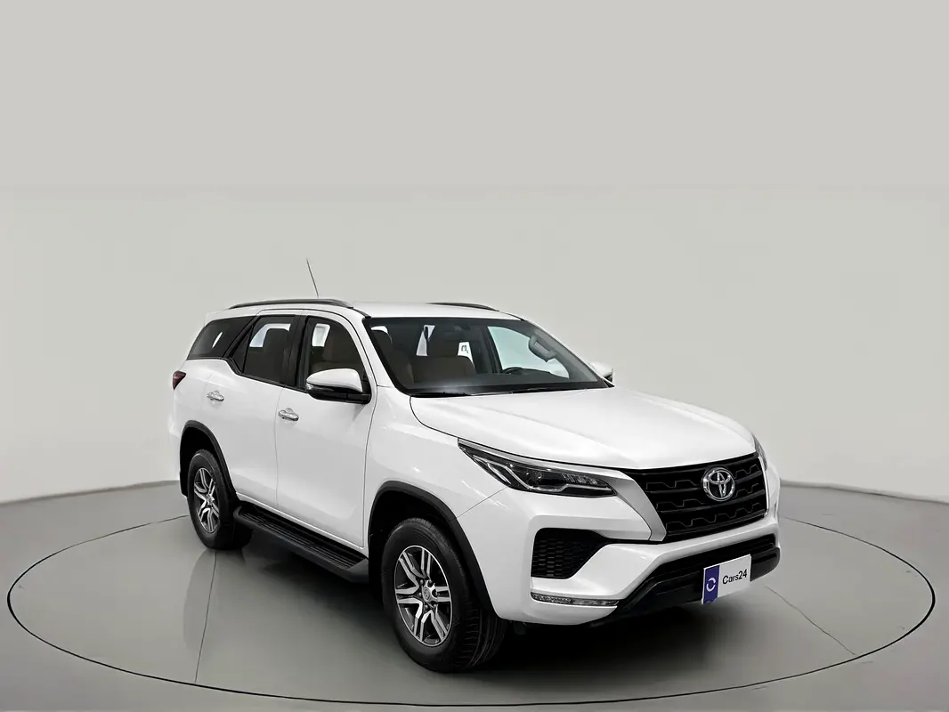 Toyota Fortuner 2023 — photo 1 of 13