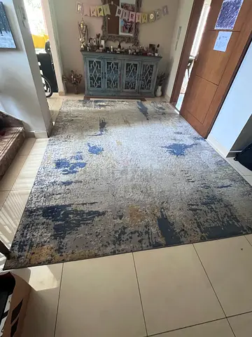 Large modern abstract rug - good condition