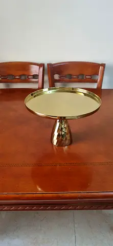 Golden  cake  stand