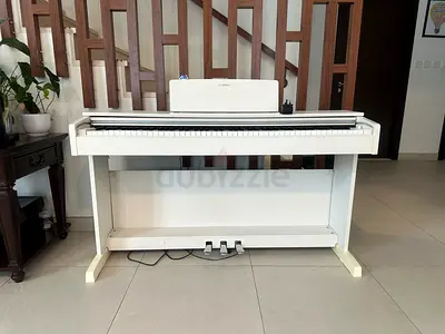 White Yamaha Digital Piano with Stand and Pedals - Good Condition