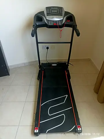 Used electric treadmill with console and safety key - good working condition