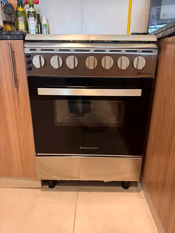 Westpoint freestanding gas cooker with oven - good working condition